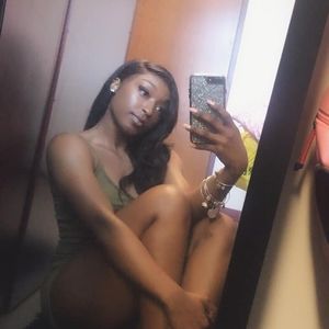 Meet your Posher, Khaela